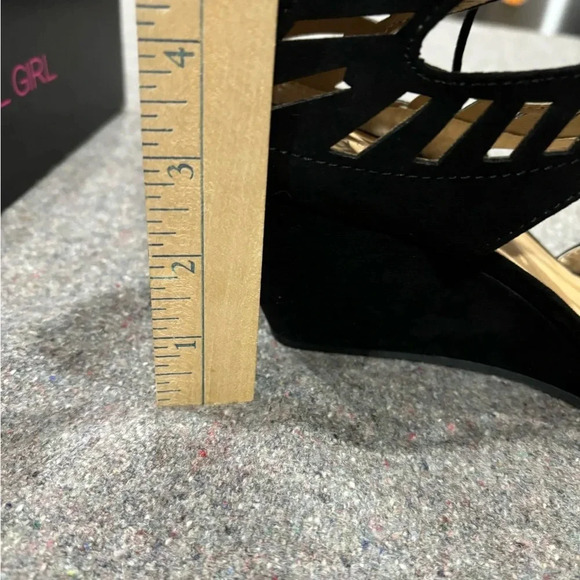 Material Girl Size 9 Sandal. Wedged Halona Tied Open Toed Strappy, Black - Picture 9 of 9